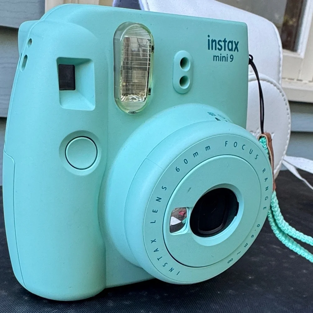 Fujifilm Instax Mini 9 - Light Blue Teal with White Case